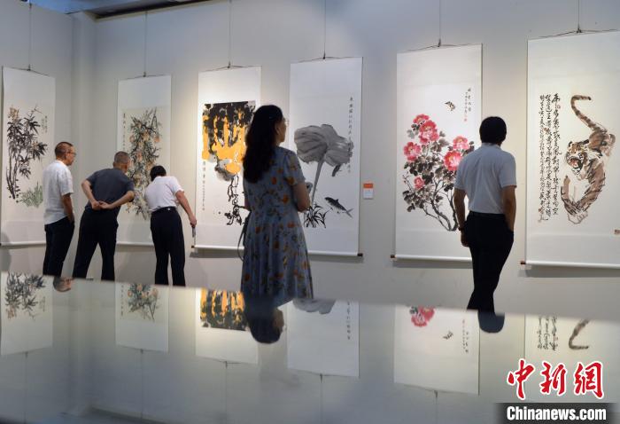 “一带一路”沿线华人艺术家书画邀请展在福州举行