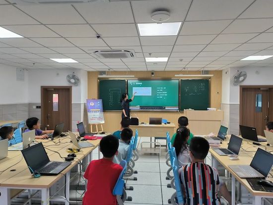 2022年“全国科普日”中国电子学会专场活动在渝中区大坪小学开幕